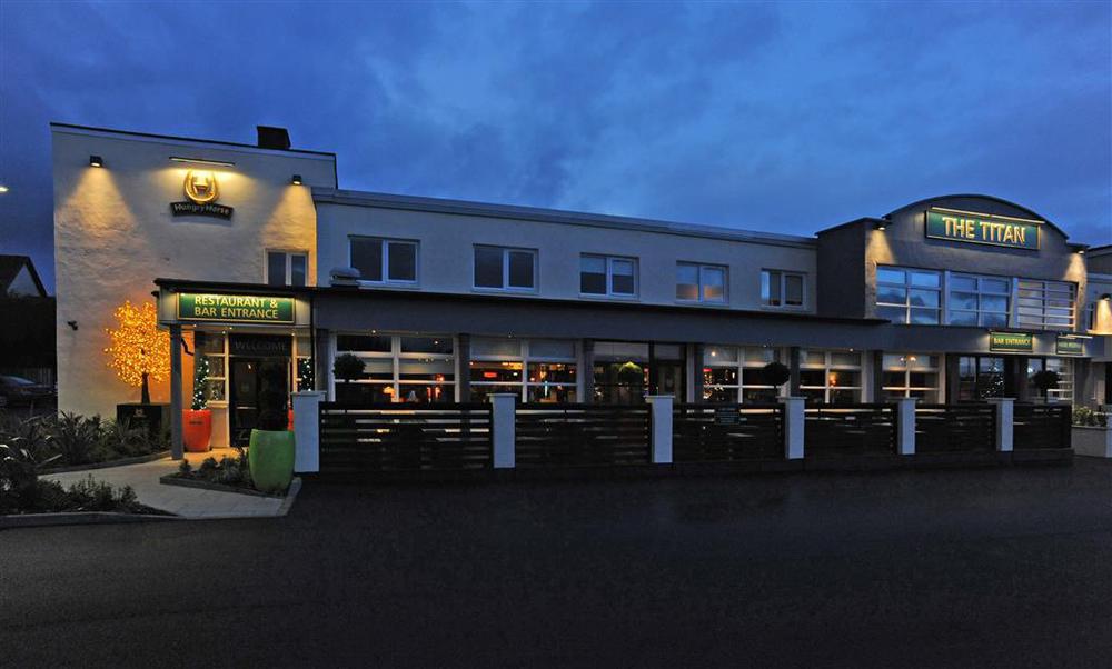 The Titan Hotell Clydebank Eksteriør bilde