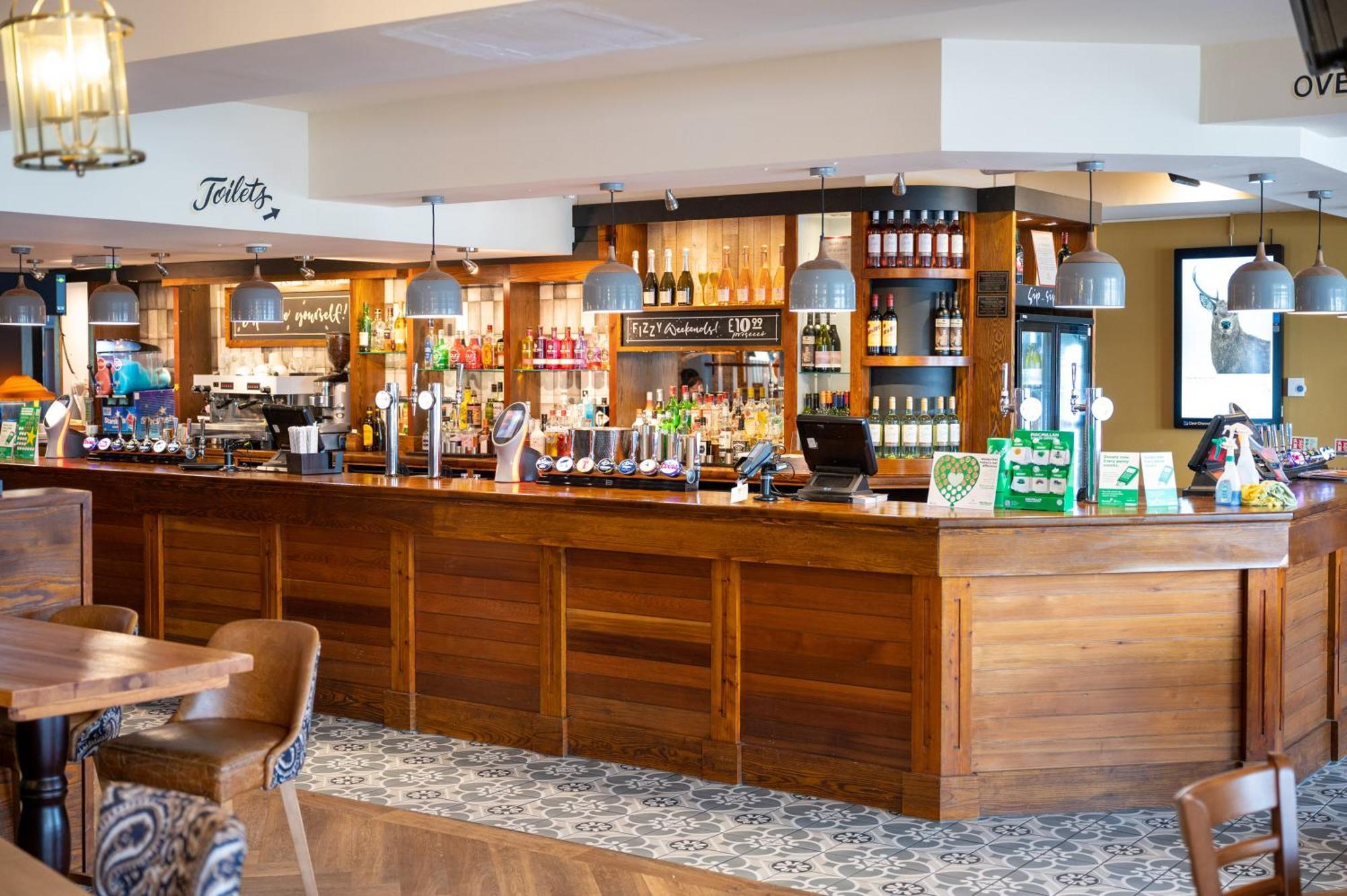 The Titan Hotell Clydebank Eksteriør bilde