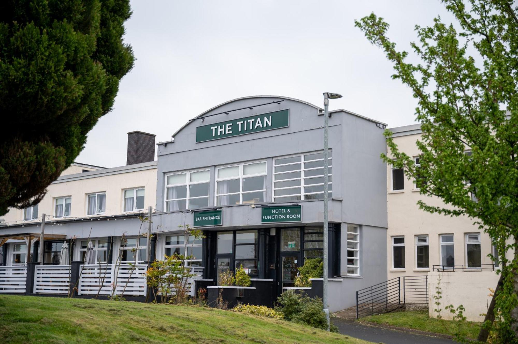 The Titan Hotell Clydebank Eksteriør bilde