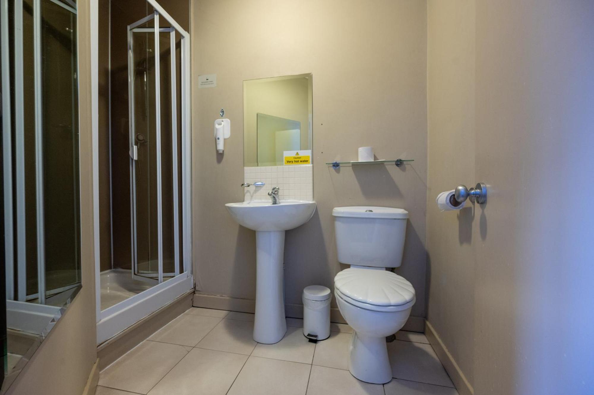The Titan Hotell Clydebank Eksteriør bilde