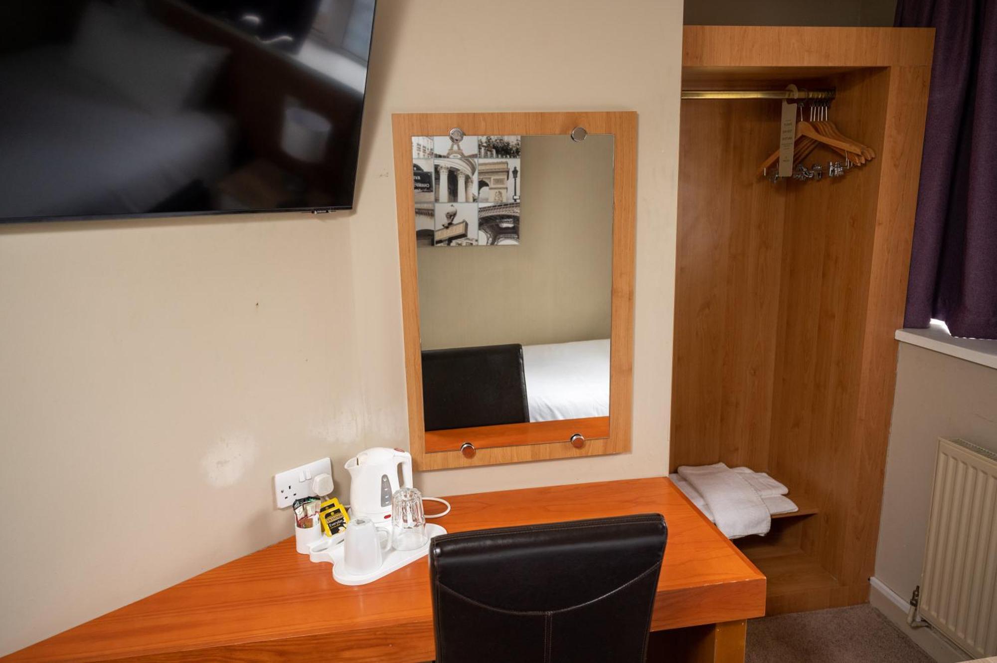 The Titan Hotell Clydebank Eksteriør bilde