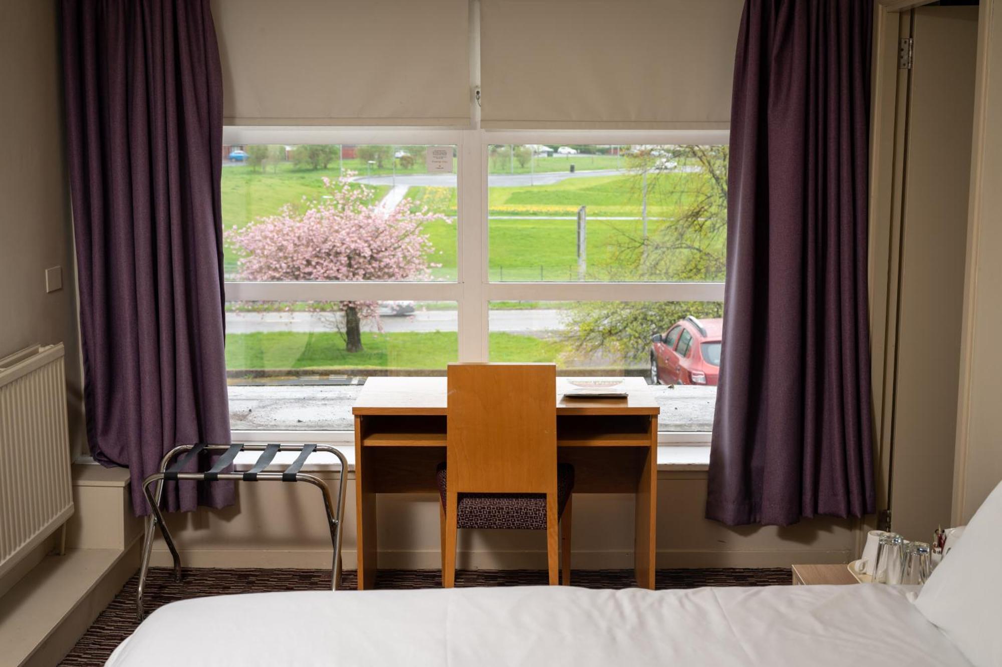The Titan Hotell Clydebank Eksteriør bilde