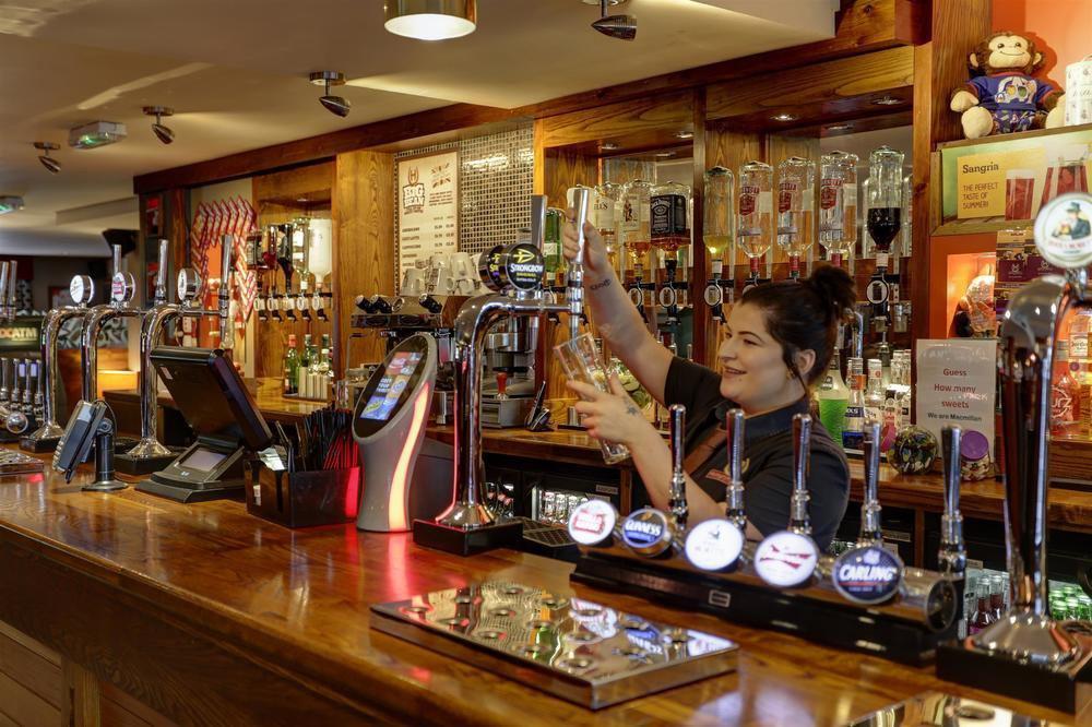 The Titan Hotell Clydebank Eksteriør bilde